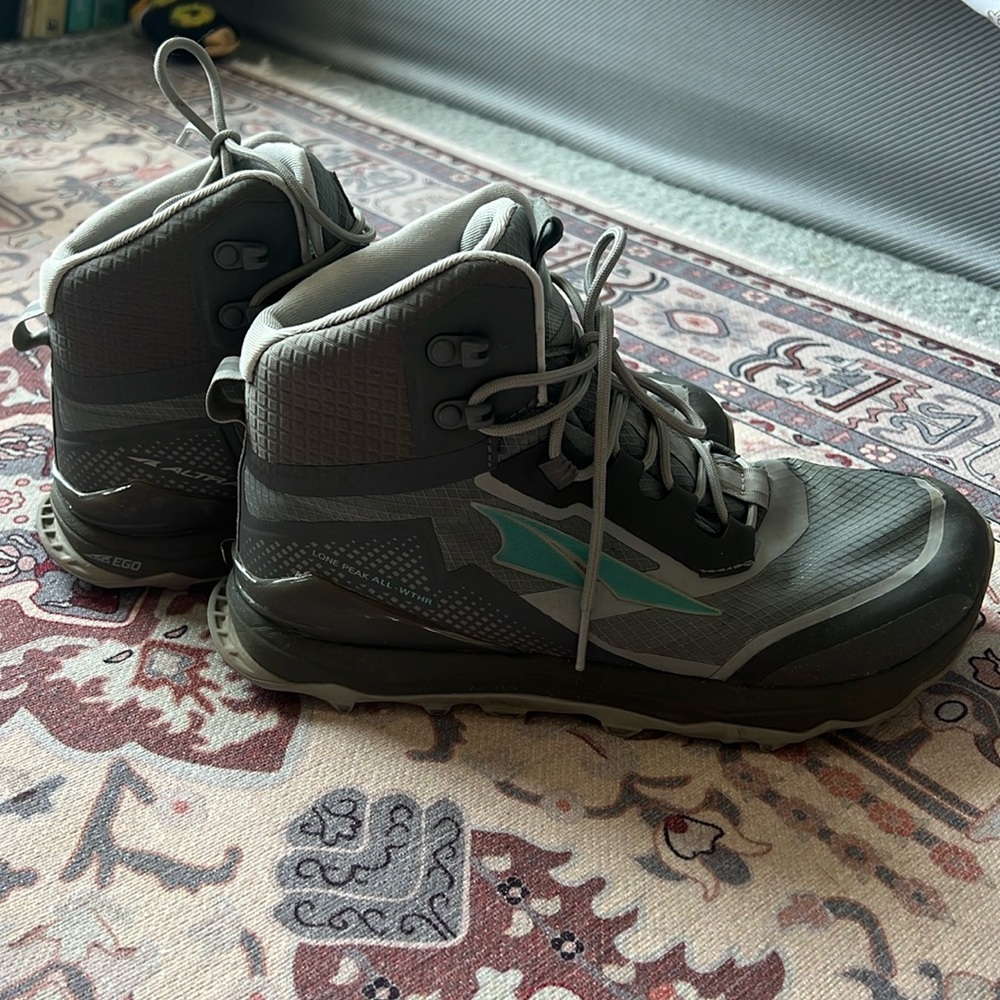 Altra Mid All Wthr/ weather hiking shoes/ boots